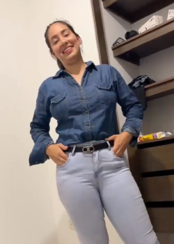 Convence a la tia para que le haga un rico desnudo + video 5