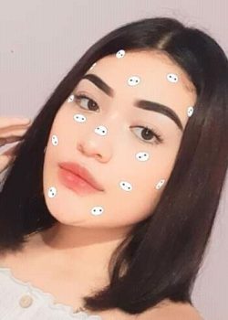 Morrita de panocha chiquita se mete una pintura de labios 6