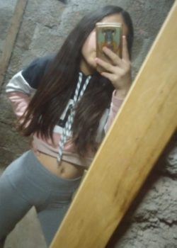 Colegiala se mete cosas en videollamada 15