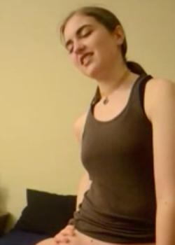 Su amix le chupa sus ricos labios + video 7