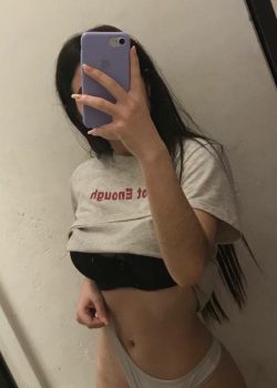 Colegiala con videos de su puchita rosada 4