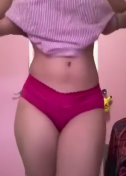 Se alza el vestido la sobrinita con el calzon rojo + VIDEO 6