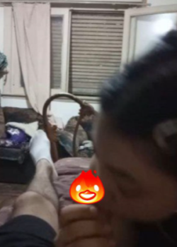 Cuando ve a su hermano pajeándose ella va y se lo mama + video 14