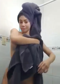 A esta zorrita ni la ducha la refresca + video 13