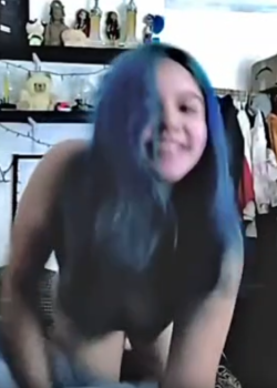 El primo la pone tan cachonda que le envía videito 9