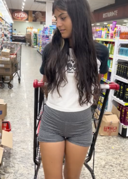 Peladita provocando al tío para que le compre todo + video 1