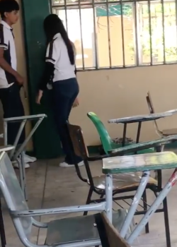 Peladita se deja llevar y le terminan haciendo cositas + video 11