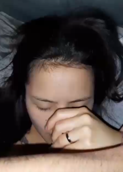 Peladita dormita se lo ponen en la boca mira su reacción 8