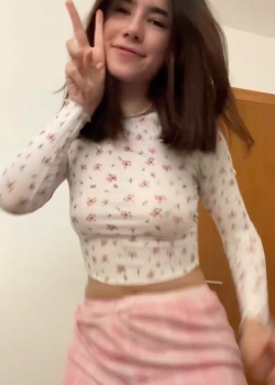 Solita pero no aburrida una peladita muy traviesa 20
