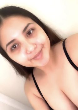 Novia complaciente pasa nudes y videos masturbándose duro. 6