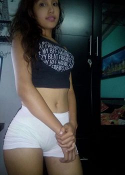 Emili se calienta y pasa pack con fotos y videos a su ex. 20