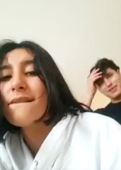 Pendeja queriendose hacer la mas puta para CACHAR 11