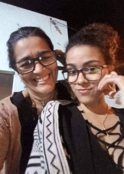 La madre y la hija comparten la misma verga. 5