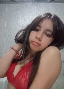 Jovencita con cara de mosquita muerta + video 18