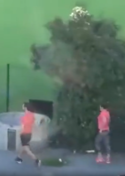 PILLADOS haciendo cositas en la vía publica 5