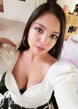 Que buenas tetas tiene esta lindura. 11